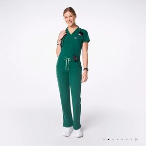 Figs Women's Hunter Green scrub set